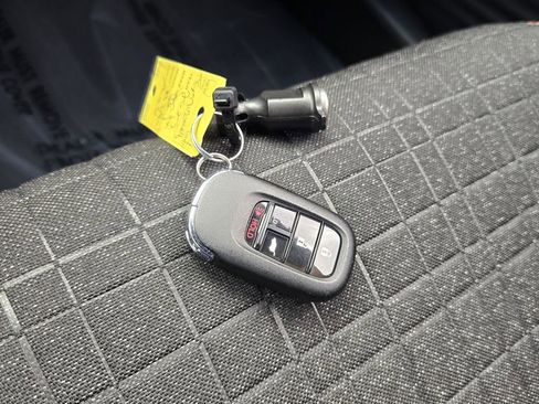 Certified 2025 Honda HR-V Sport image 18