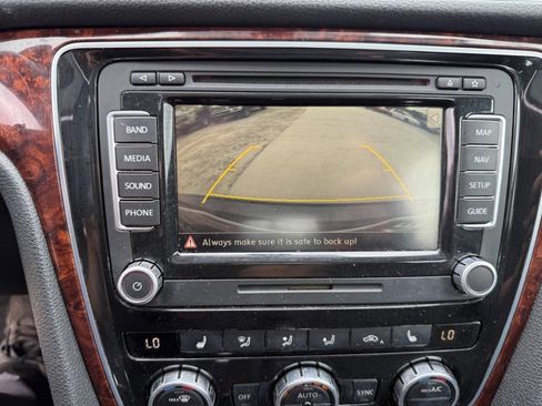 Used 2013 Volkswagen Passat 2.5 SEL Premium image 25