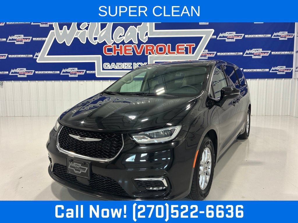 Used 2023 Chrysler Pacifica Touring-L FWD image 1