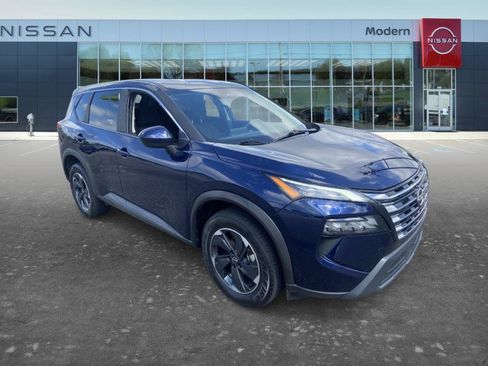 Certified 2025 Nissan Rogue SV AWD/4WD image 3