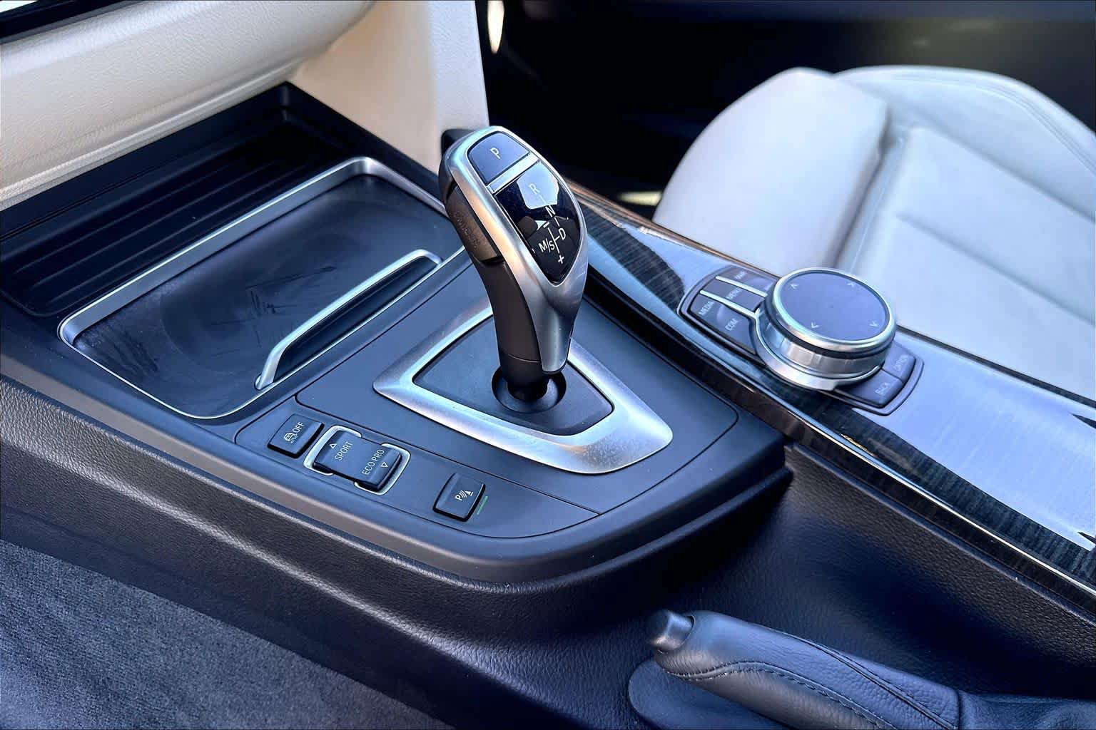 Used 2019 BMW 330i Gran Turismo xDrive w/ Premium Package AWD/4WD image 17