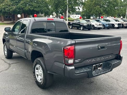 Used 2022 Toyota Tacoma SR w/ SR Convenience Package RWD image 5