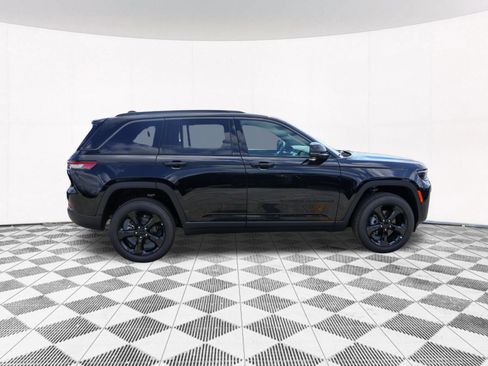 New 2026 Jeep Grand Cherokee Limited w/ Limited Altitude Package AWD/4WD image 12