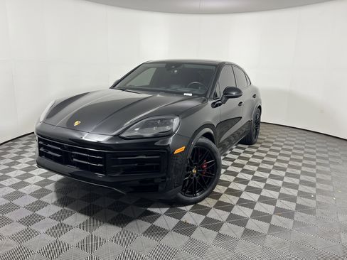 Certified 2024 Porsche Cayenne S AWD/4WD image 1