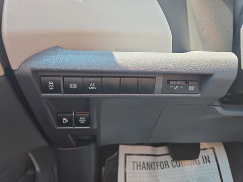 Used 2021 Toyota Sienna Limited image 33