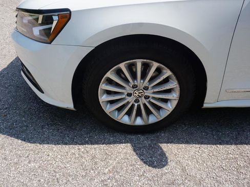Used 2016 Volkswagen Passat 1.8T SE image 9