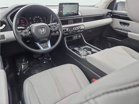 Used 2023 Honda Pilot Touring image 11