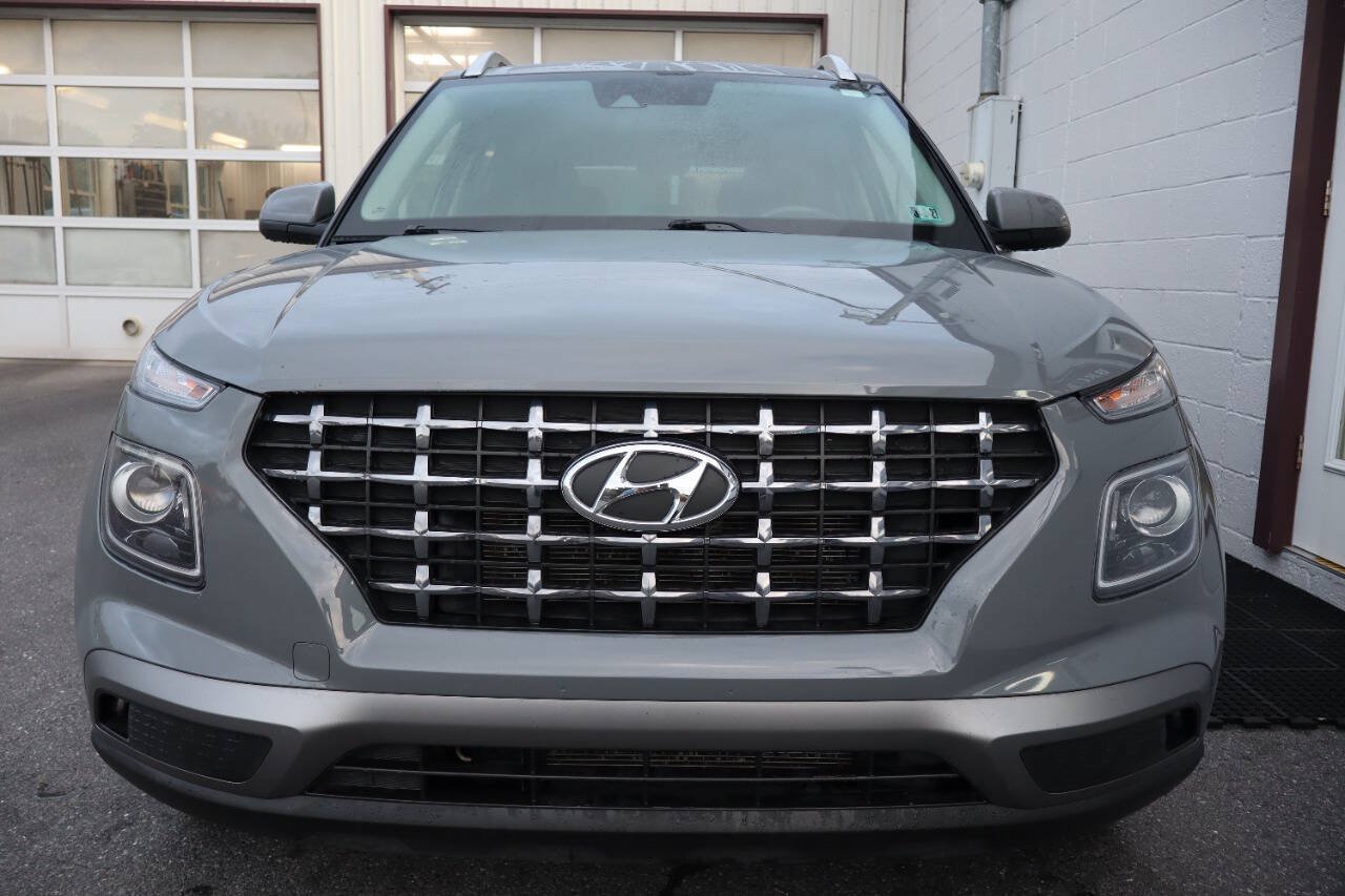 Used 2020 Hyundai Venue SEL w/ Convenience + Premium Package FWD image 2