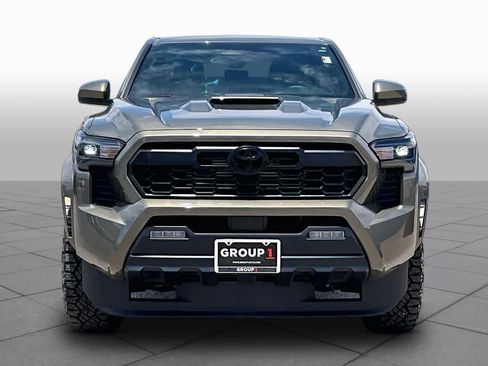 Used 2025 Toyota Tacoma TRD Sport AWD/4WD image 4