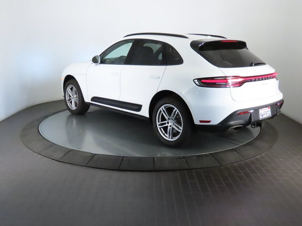 Certified 2026 Porsche Macan AWD/4WD image 3