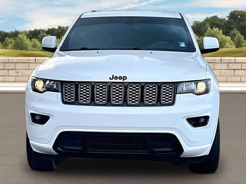 Used 2021 Jeep Grand Cherokee Laredo X AWD/4WD image 3