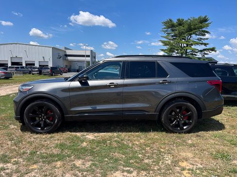 Used 2020 Ford Explorer ST w/ ST High-Performance Pack AWD/4WD image 2