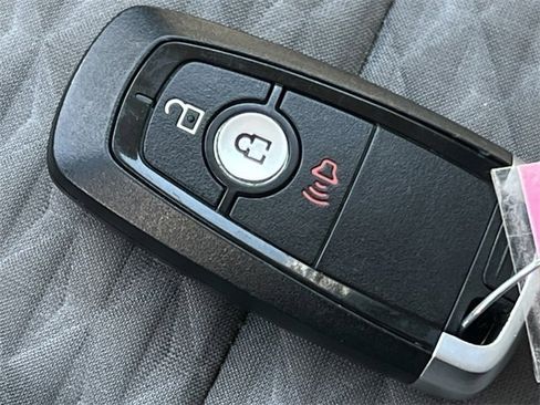 Used 2022 Ford Escape SE image 27