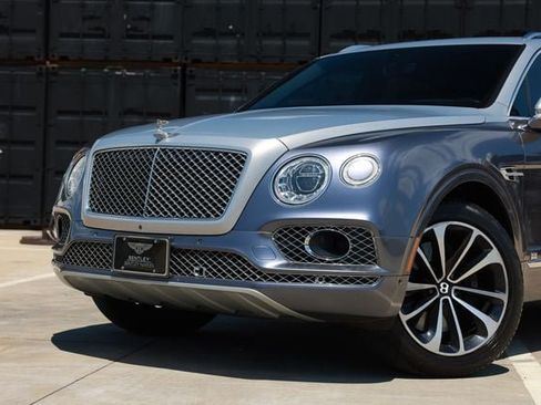 Used 2018 Bentley Bentayga AWD/4WD image 40