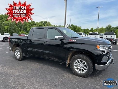 Used 2024 Chevrolet Silverado 1500 LT w/ Z71 Off-Road Package AWD/4WD image 3
