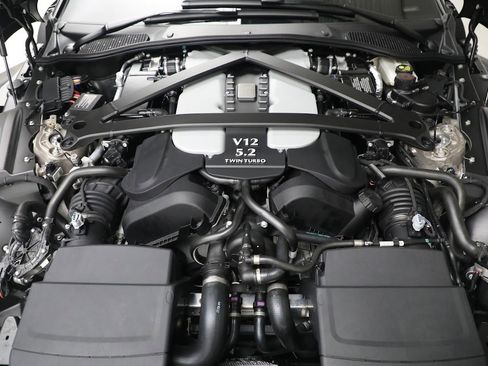 Used 2023 Aston Martin V12 Vantage Roadster image 33