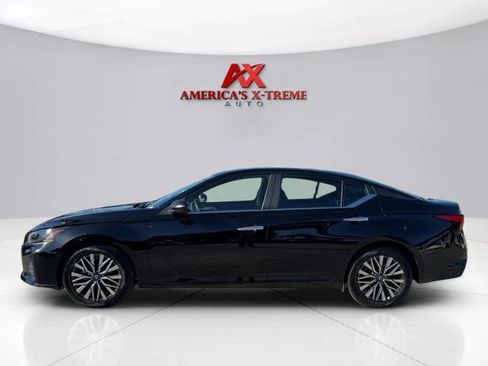 Used 2025 Nissan Altima 2.5 SV image 2