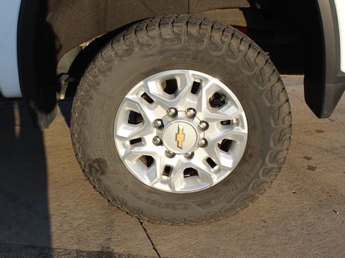 Used 2023 Chevrolet Silverado 2500 LT w/ Convenience Package image 38