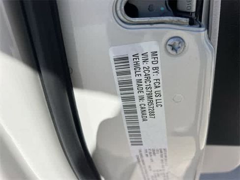 Used 2021 Chrysler Pacifica Limited w/ Uconnect Theater Family Group image 22