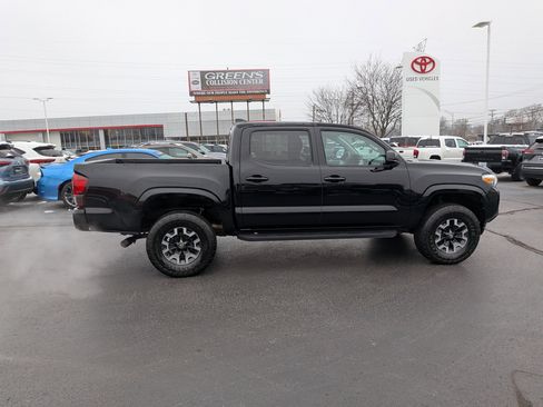 Used 2022 Toyota Tacoma SR image 11