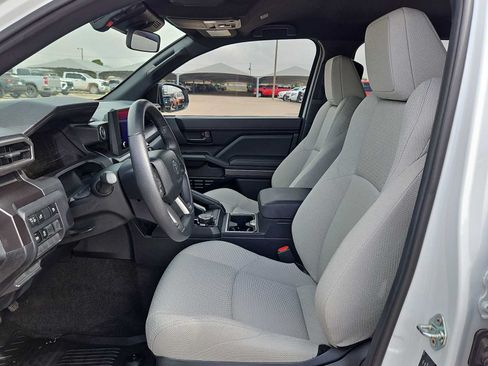 Used 2025 Toyota 4Runner SR5 AWD/4WD image 15