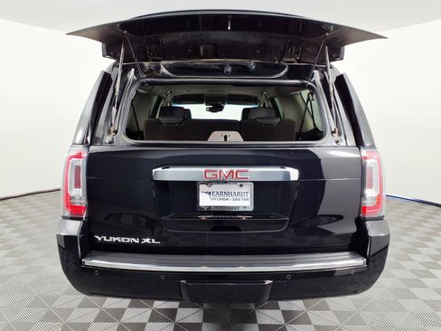 Used 2017 GMC Yukon XL Denali AWD/4WD image 9