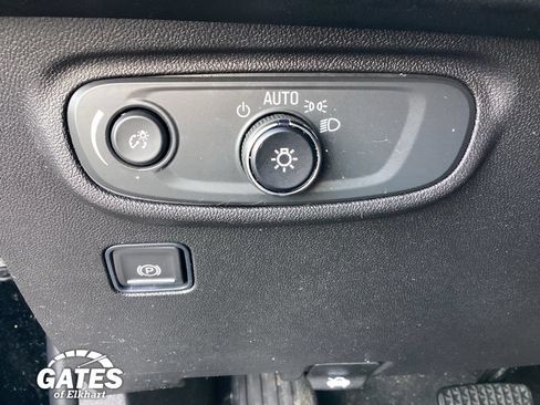 Used 2023 GMC Terrain SLE w/ Driver Convenience Package FWD image 24