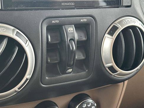 Used 2018 Jeep Wrangler Unlimited Sahara w/ Dual Top Group image 17