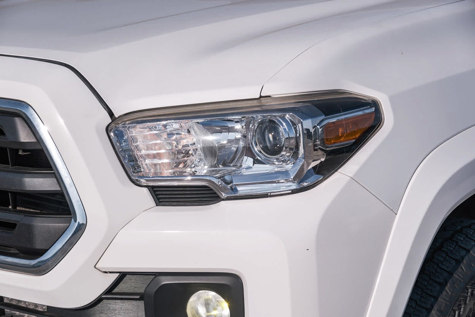 Used 2019 Toyota Tacoma SR5 RWD image 12