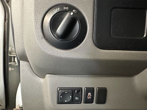 Used 2018 Nissan NV 3500 S image 13