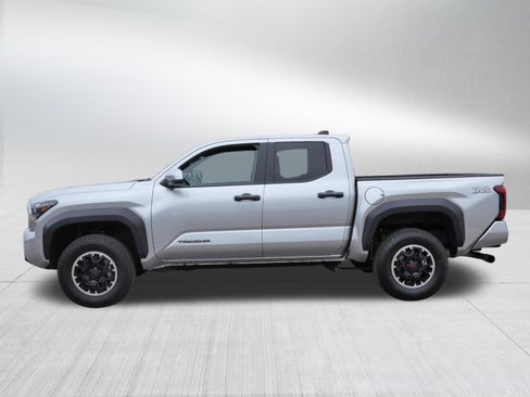 Certified 2024 Toyota Tacoma TRD Off-Road AWD/4WD image 4