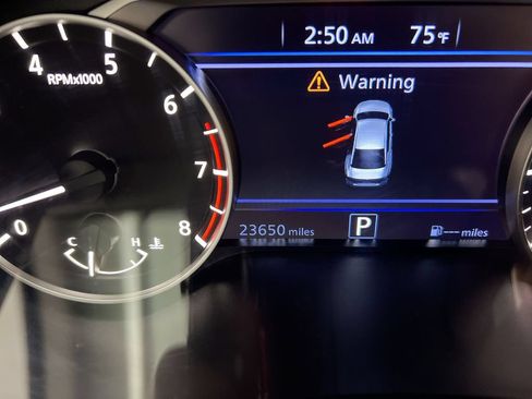 Used 2022 Nissan Altima 2.5 SR w/ Midnight Edition Package FWD image 13