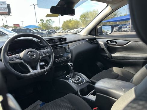Used 2022 Nissan Rogue Sport S image 17