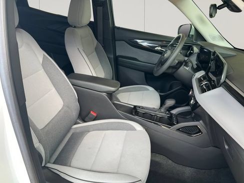 Used 2024 Chevrolet TrailBlazer LT w/ Driver Confidence Package FWD image 17