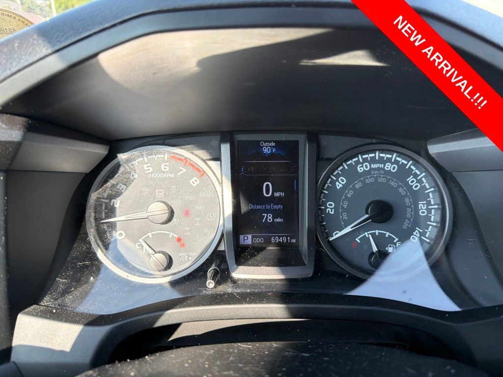 Used 2021 Toyota Tacoma TRD Off-Road w/ TRD Premium Off Road Package AWD/4WD image 10