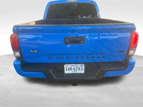 Used 2021 Toyota Tacoma TRD Off-Road w/ Technology Package AWD/4WD image 17