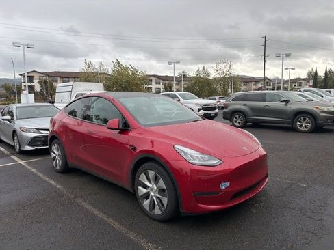Used 2021 Tesla Model Y Long Range image 1