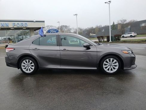 Used 2019 Toyota Camry LE image 3