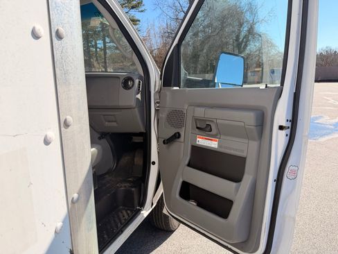 Used 2014 Ford E-350 and Econoline 350 Super Duty image 21