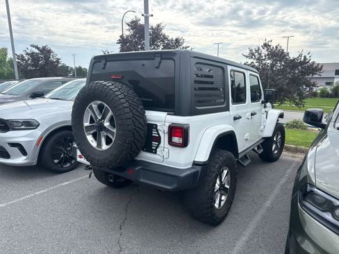 Used 2019 Jeep Wrangler Unlimited Sahara AWD/4WD image 4