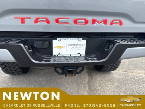 Used 2021 Toyota Tacoma TRD Sport AWD/4WD image 9