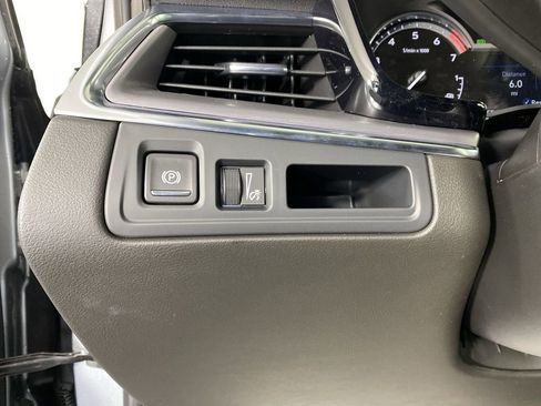 New 2025 Cadillac XT5 Luxury image 19