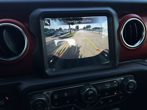 Used 2021 Jeep Gladiator Rubicon AWD/4WD image 18