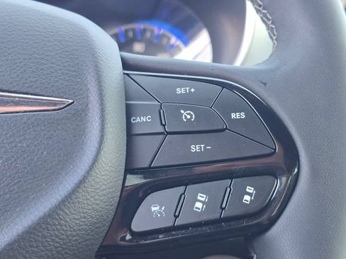 Used 2025 Chrysler Pacifica Limited FWD image 21