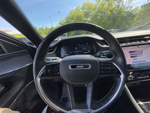 Used 2022 Jeep Grand Cherokee Overland AWD/4WD image 15