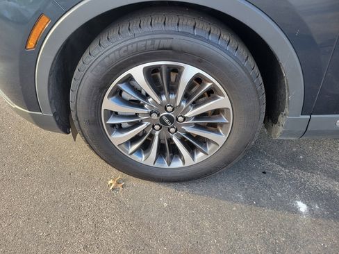 Certified 2022 Lincoln Nautilus AWD w/ Premium Package image 40