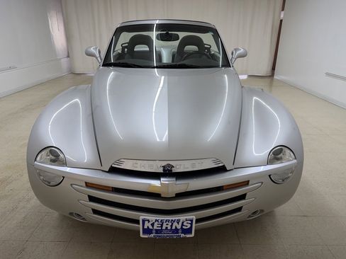 Used 2004 Chevrolet SSR w/ Preferred Equipment Group image 16