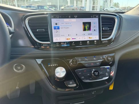 New 2026 Chrysler Pacifica Select w/ S Appearance Package image 17