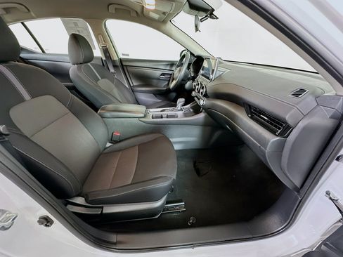 Used 2024 Nissan Sentra SV FWD image 28