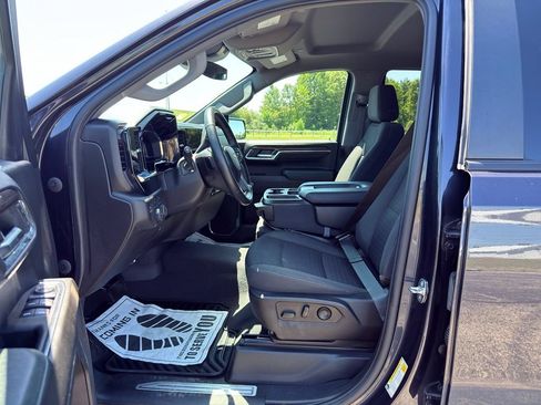Used 2023 Chevrolet Silverado 1500 LT AWD/4WD image 2